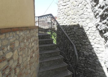 10 Scala ingresso primo piano.JPG - Villa Via Dante, Bova - foto 5
