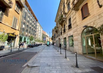 Shop Via Anfiteatro, Milano - photo 1