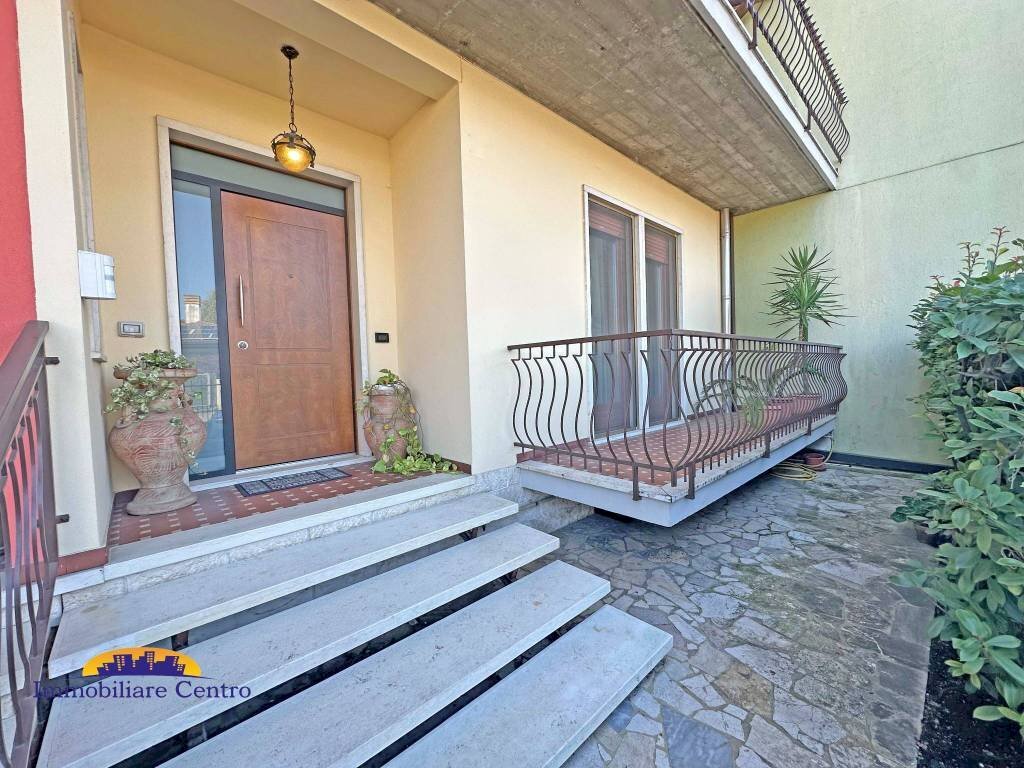 Vista - Casa indipendente piazza 4 Novembre, 10, Povegliano Veronese - foto 3