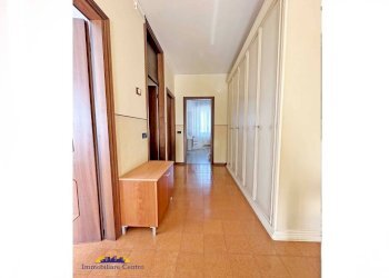 Corridoio - Casa indipendente piazza 4 Novembre, 10, Povegliano Veronese - foto 12