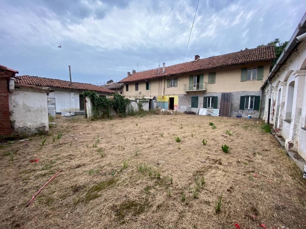 Terreno - Independent house piazza Santa Maria di Viurso, 1, Carmagnola - photo 2