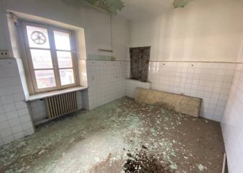 Stanza non arredata - Casa indipendente piazza Santa Maria di Viurso, 1, Carmagnola - foto 7