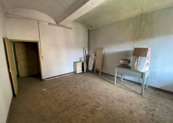 Stanza non arredata - Casa indipendente piazza Santa Maria di Viurso, 1, Carmagnola - foto 8