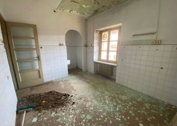 Stanza non arredata - Casa indipendente piazza Santa Maria di Viurso, 1, Carmagnola - foto 12