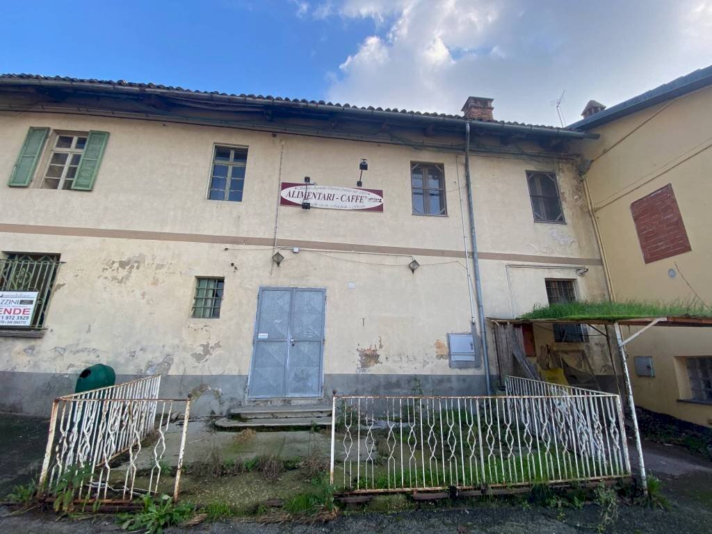 Facciata - Independent house piazza Santa Maria di Viurso, 1, Carmagnola - photo 2