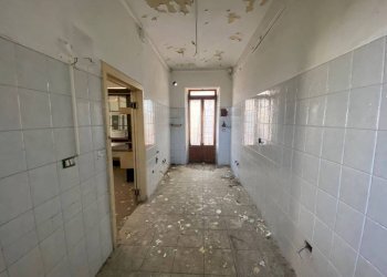 Cucina - Casa indipendente piazza Santa Maria di Viurso, 1, Carmagnola - foto 7