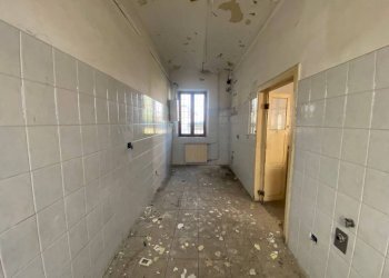 Cucina - Casa indipendente piazza Santa Maria di Viurso, 1, Carmagnola - foto 8