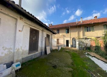 Giardino - Casa indipendente piazza Santa Maria di Viurso, 1, Carmagnola - foto 23