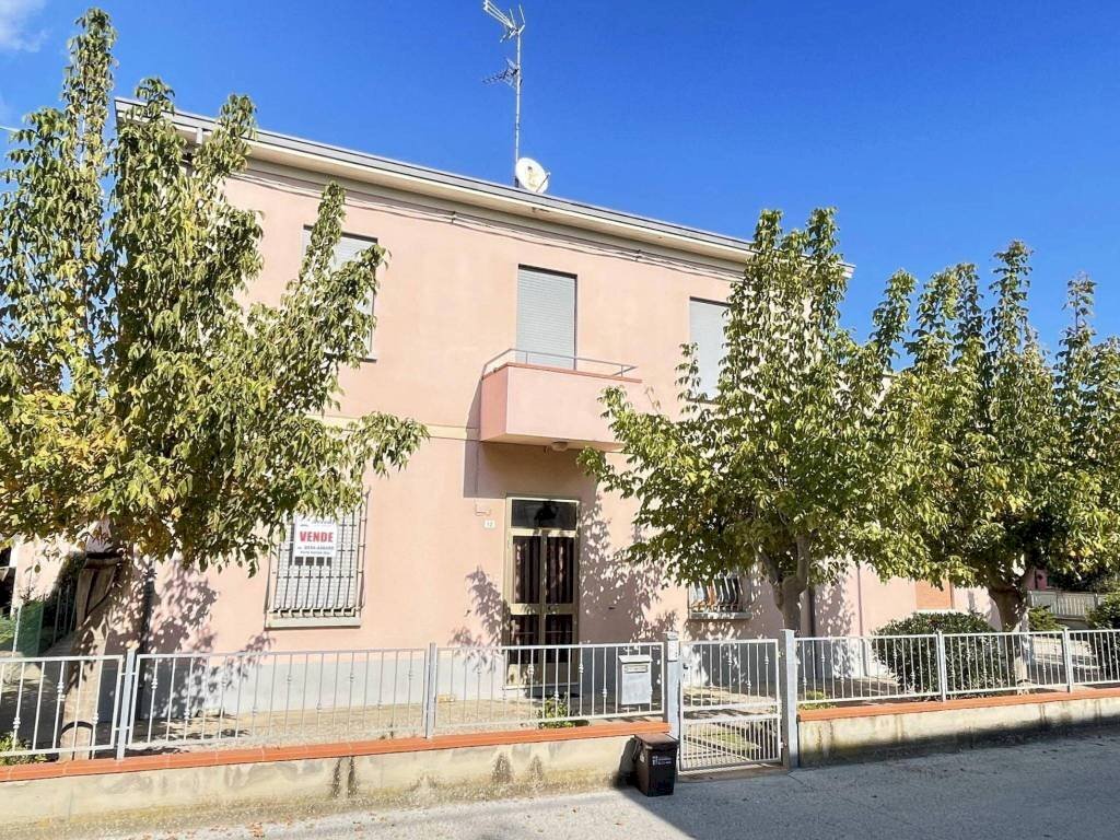 Facciata - Villa via Stefano Ortolani, Ravenna (neighborhood Porto Corsini) - photo 2