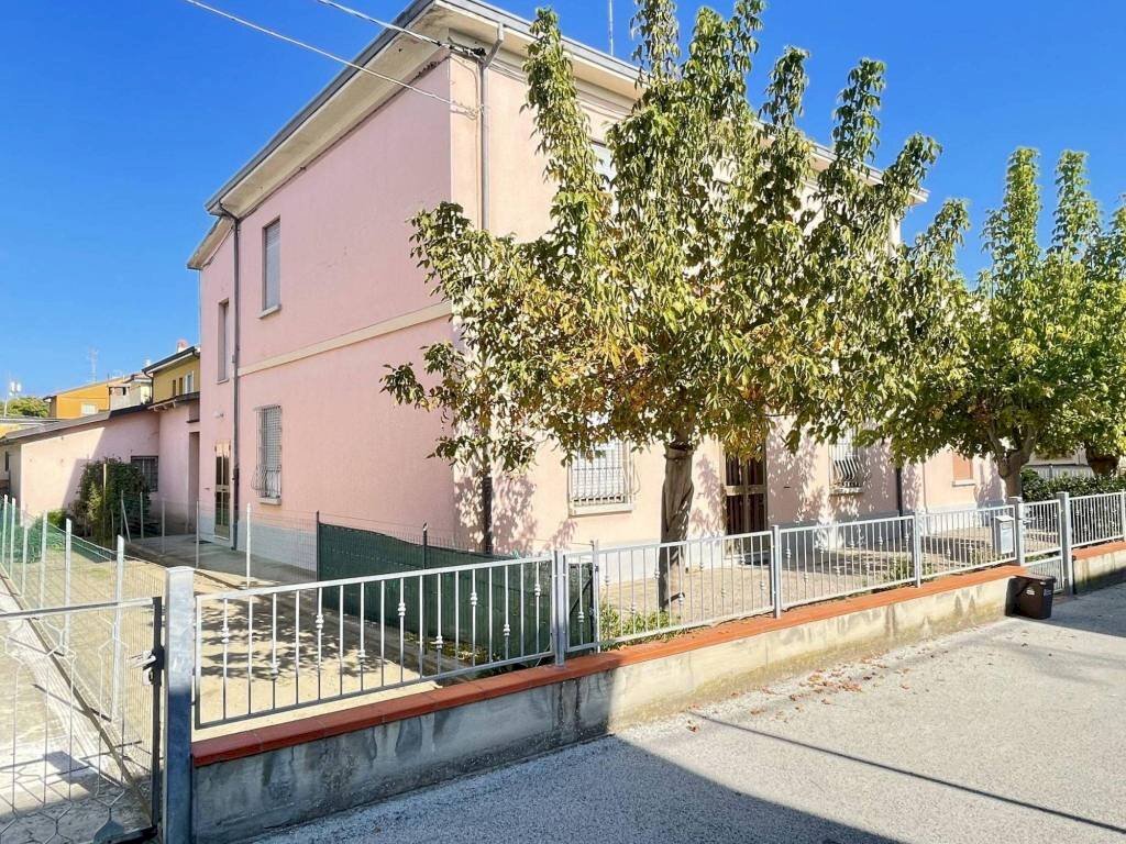 Facciata - Villa via Stefano Ortolani, Ravenna (neighborhood Porto Corsini) - photo 3