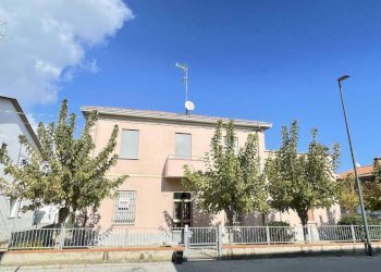 Facciata - Villa via Stefano Ortolani, Ravenna (zona Porto Corsini) - foto 1