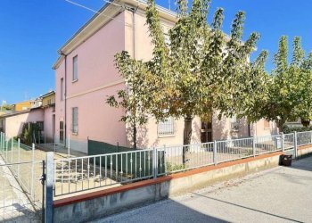 Facciata - Villa via Stefano Ortolani, Ravenna (zona Porto Corsini) - foto 3