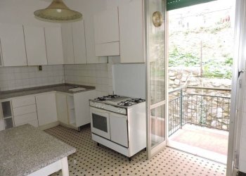 Cucina - Trilocale via Vesuvio, 7, Genova (zona Oregina) - foto 3