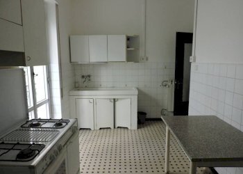 Cucina - Trilocale via Vesuvio, 7, Genova (zona Oregina) - foto 5