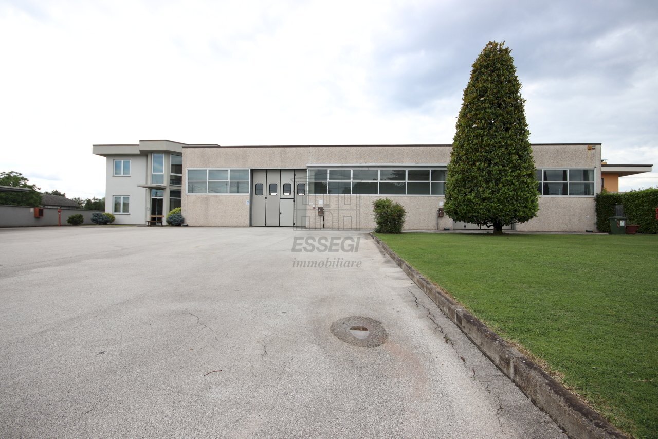 BELLISSIMO CAPANNONE DI RAPPRESENTANZA PARI AL NU - Locale Commerciale Via dei Bocchi 201, Capannori - foto 2