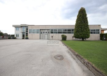 BELLISSIMO CAPANNONE DI RAPPRESENTANZA PARI AL NU - Locale Commerciale Via dei Bocchi 201, Capannori - foto 2