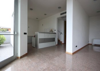 BELLISSIMO CAPANNONE DI RAPPRESENTANZA PARI AL NU - Locale Commerciale Via dei Bocchi 201, Capannori - foto 4