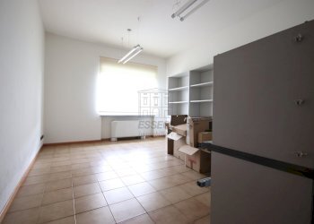 BELLISSIMO CAPANNONE DI RAPPRESENTANZA PARI AL NU - Locale Commerciale Via dei Bocchi 201, Capannori - foto 17