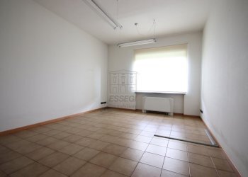 BELLISSIMO CAPANNONE DI RAPPRESENTANZA PARI AL NU - Locale Commerciale Via dei Bocchi 201, Capannori - foto 18