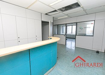 1.0 ENTRATA.jpg - Ufficio VIA DE MARINI 1, Genova - foto 2