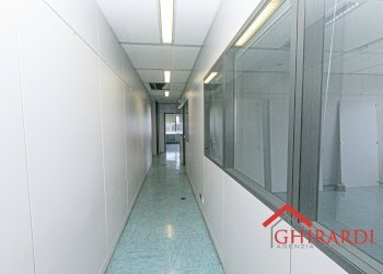 8.0 CORRIDOIO.jpg - Ufficio VIA DE MARINI 1, Genova - foto 26
