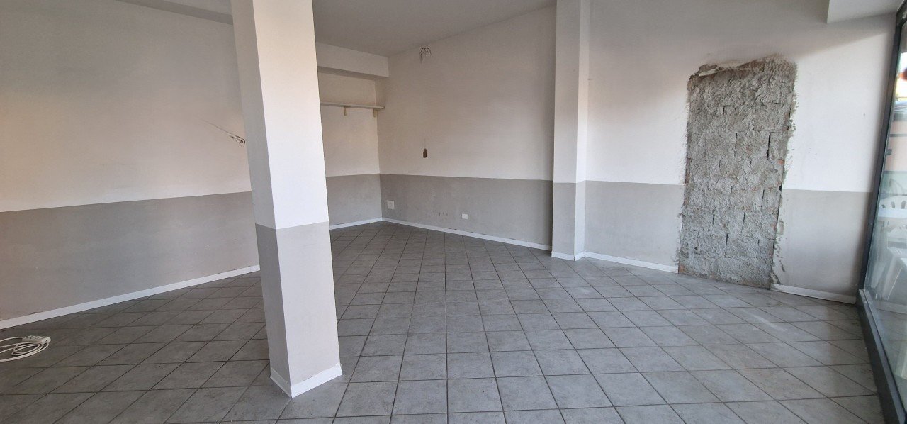 IMG-20241107-WA0001.jpg - Locale Commerciale Sarzana - foto 1