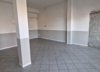 IMG-20241107-WA0001.jpg - Locale Commerciale Sarzana - foto 1