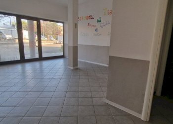 IMG-20241107-WA0003.jpg - Locale Commerciale Sarzana - foto 2