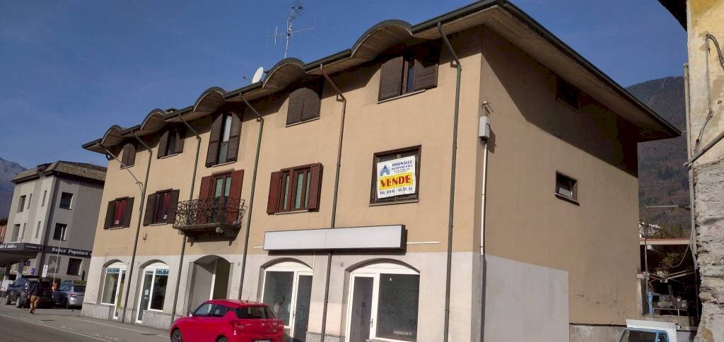Facciata - Quadrilocale via Nazionale Ovest, 54, Berbenno di Valtellina - foto 2
