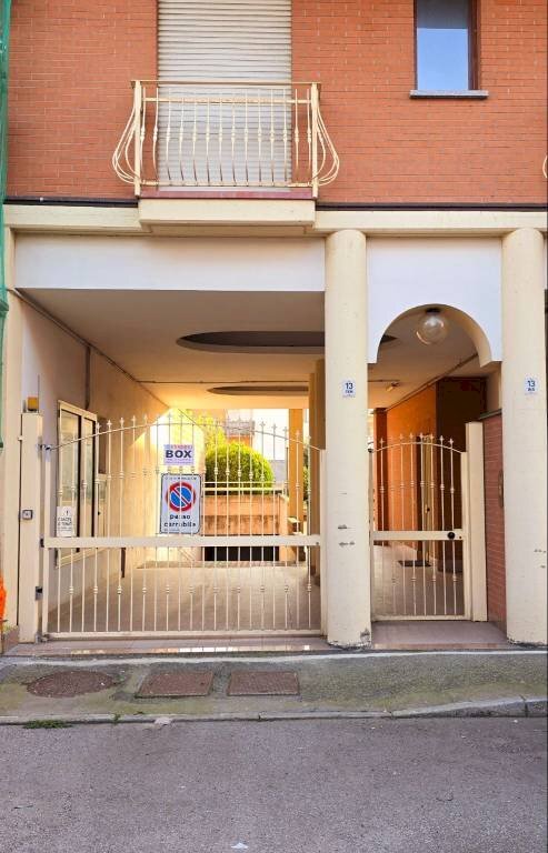 Facciata - Box via Giosuè Carducci, 13, Moncalieri - foto 1