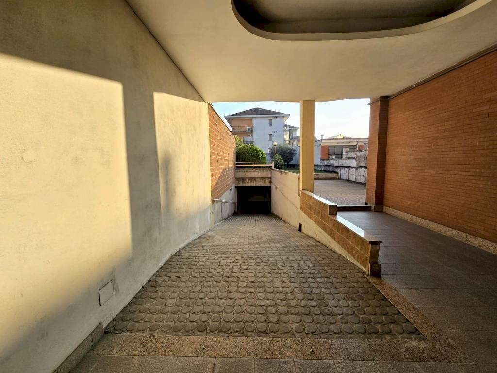 Interno palazzo - Box via Giosuè Carducci, 13, Moncalieri - foto 2