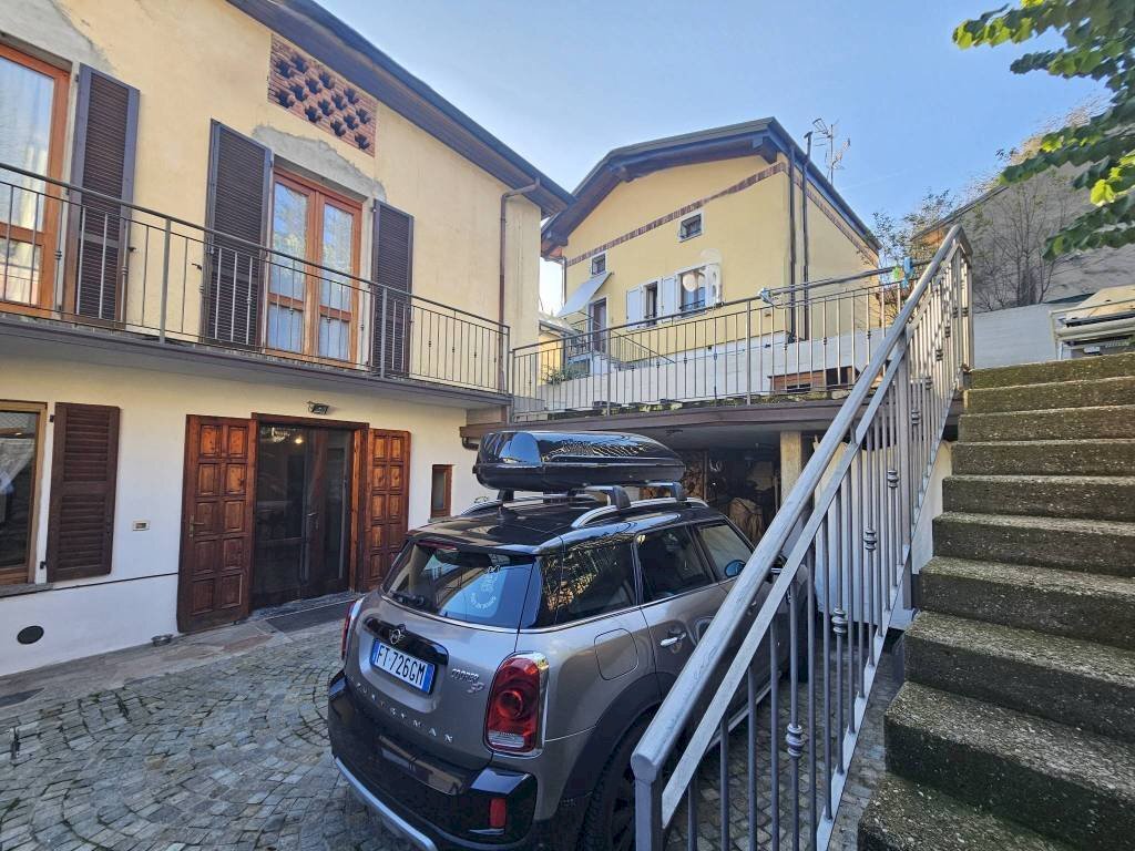 Facciata - Casa indipendente via Gastaldi, 15, Cuasso al Monte - foto 3