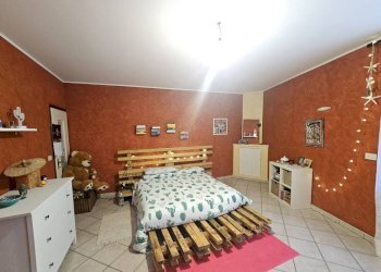Camera da letto - Casa indipendente via Gastaldi, 15, Cuasso al Monte - foto 25