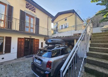 Facciata - Casa indipendente via Gastaldi, 15, Cuasso al Monte - foto 3