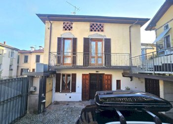 Facciata - Casa indipendente via Gastaldi, 15, Cuasso al Monte - foto 1