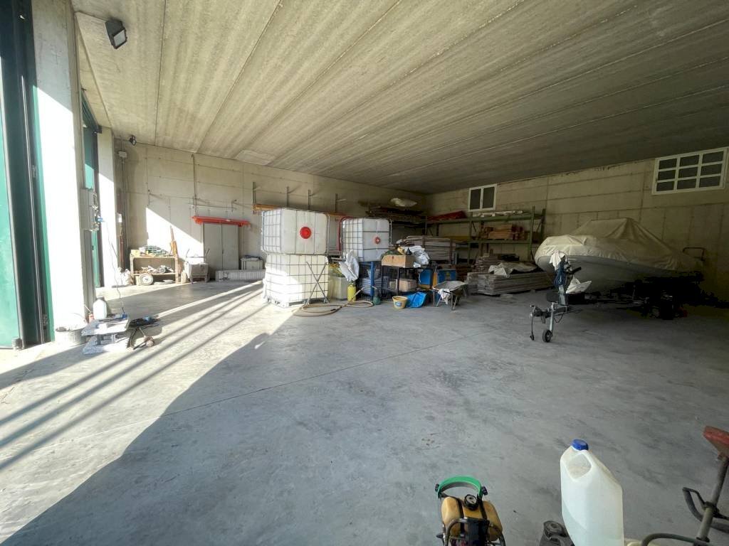 Interno non residenziale - Capannone via Ciclamini, Luzzana - foto 2