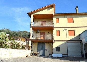 30 (3).JPG - Villa Contrada Monticchio, Paliano - foto 2