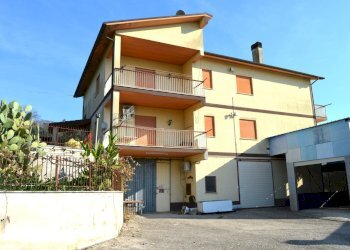 30 (2).JPG - Villa Contrada Monticchio, Paliano - foto 11