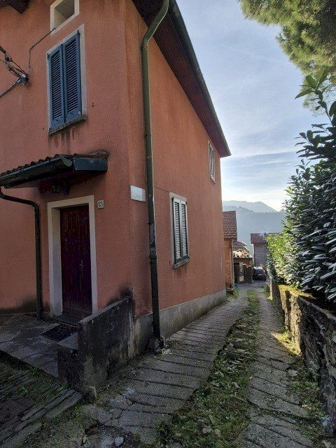 Esterno immobile - Ingresso principale - Porzione di casa Faggeto Lario - foto 3