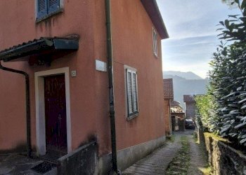 Esterno immobile - Ingresso principale - Porzione di casa Faggeto Lario - foto 3