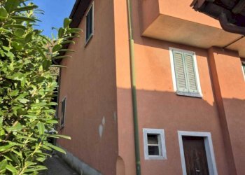 Esterno immobile retro - Ingresso cantina - Porzione di casa Faggeto Lario - foto 7