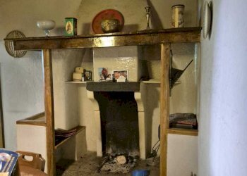 Camino con seduta, in zona giorno - Portion of a house Faggeto Lario - photo 9