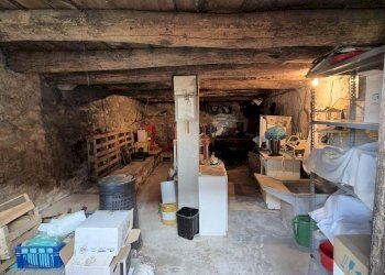 Interni cantina/ripostiglio - Portion of a house Faggeto Lario - photo 30
