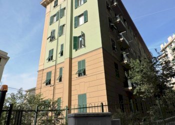 Facciata - Trilocale via Nicolò Ardoino, 11, Genova (zona Sampierdarena) - foto 1