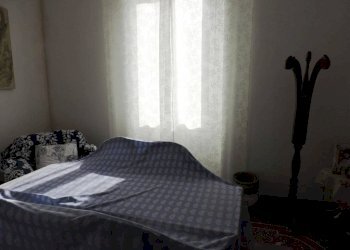 Camera da letto - Trilocale via Nicolò Ardoino, 11, Genova (zona Sampierdarena) - foto 14