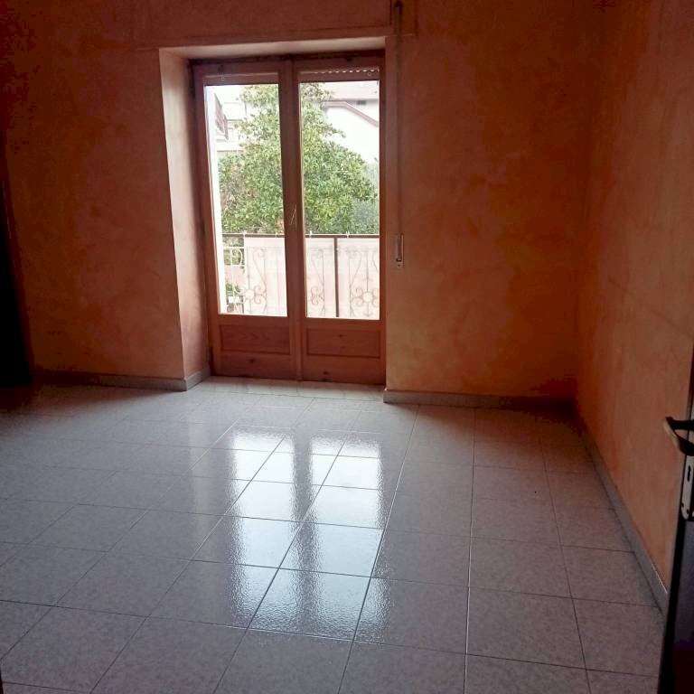 Stanza non arredata - Three-room apartment via Enrico Nisco, San Giorgio del Sannio - photo 2