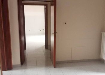 Stanza non arredata - Trilocale via Enrico Nisco, San Giorgio del Sannio - foto 3