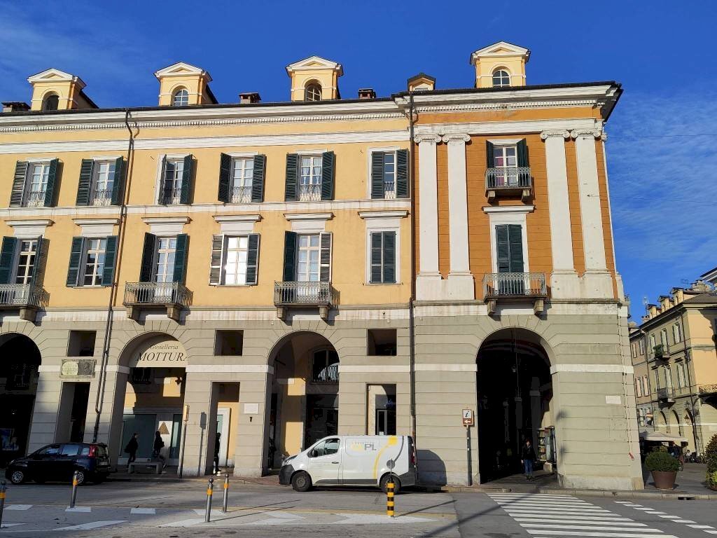 Facciata - Office piazza Tancredi Galimberti, 2, Cuneo (neighborhood Centro) - photo 2