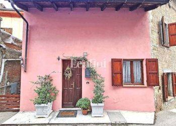 Facciata - Villa via dei Martiri, 39, Camagna Monferrato - foto 3