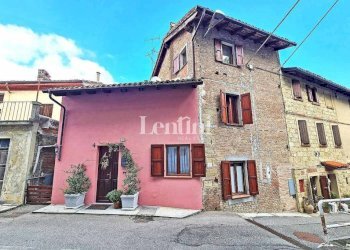 Facciata - Villa via dei Martiri, 39, Camagna Monferrato - foto 2